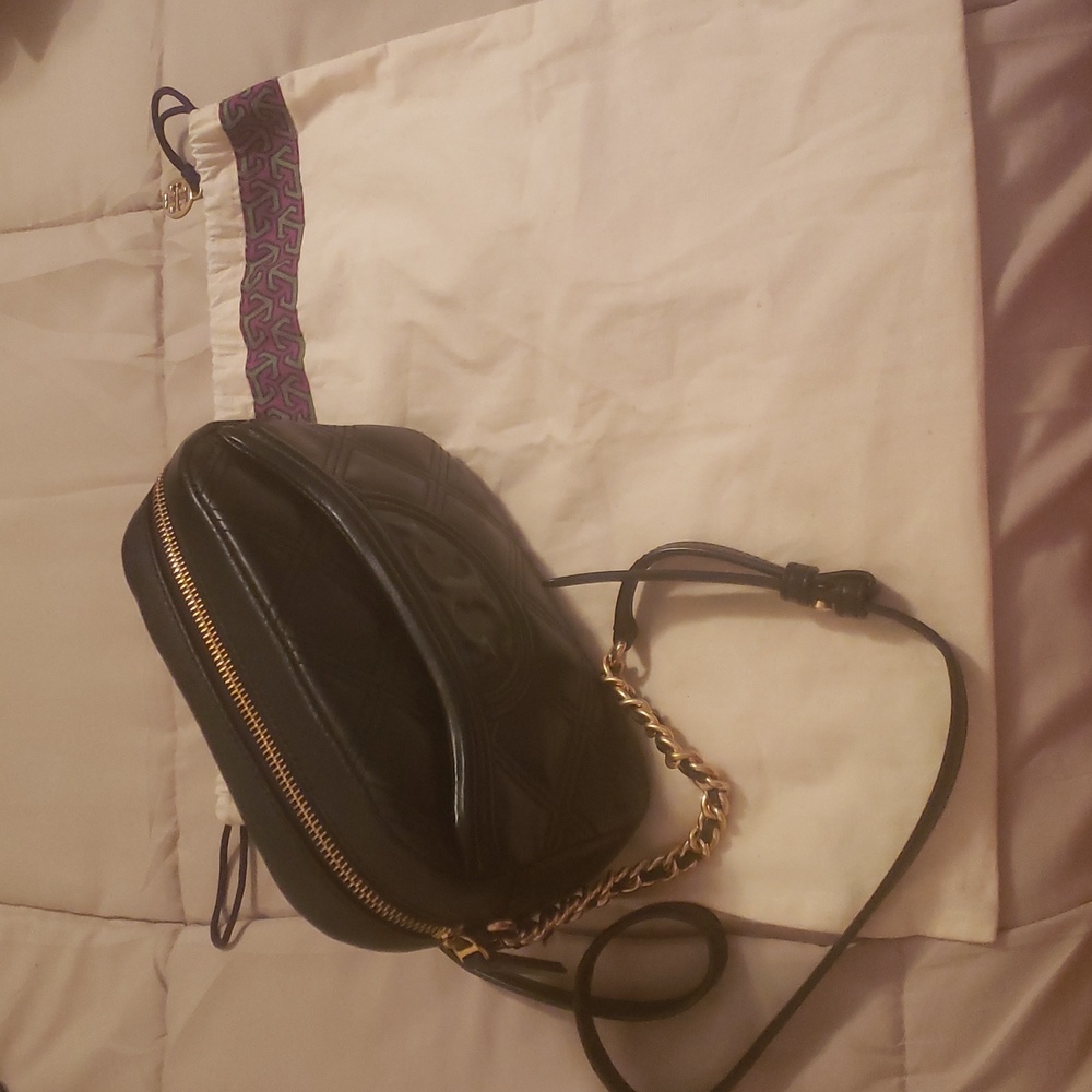 Tory Burch Fleming Soft Camera Bag - Picture 12 of 13